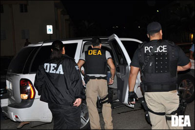 DEA and PRPD agents arrive at Tomas Sorolla Public Housing Project in Morovis, PR to execute arrest warrants. 
