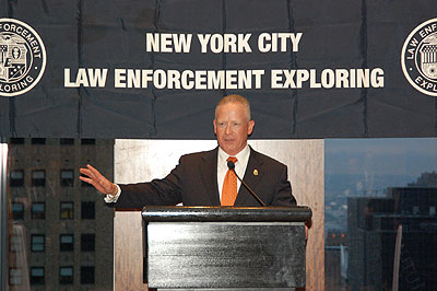 SAC Gilbride addresses the audience after receiving award