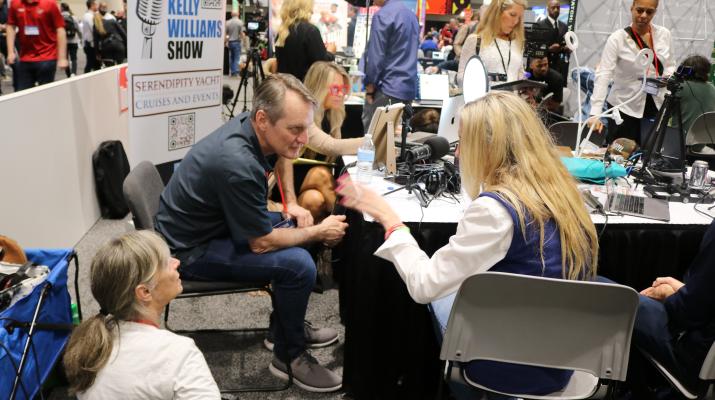 DEA Phoenix Special Agent in Charge Cheri Oz provided an insightful presentation at the 2025 NFL Alumni Huddle for Health Symposium.