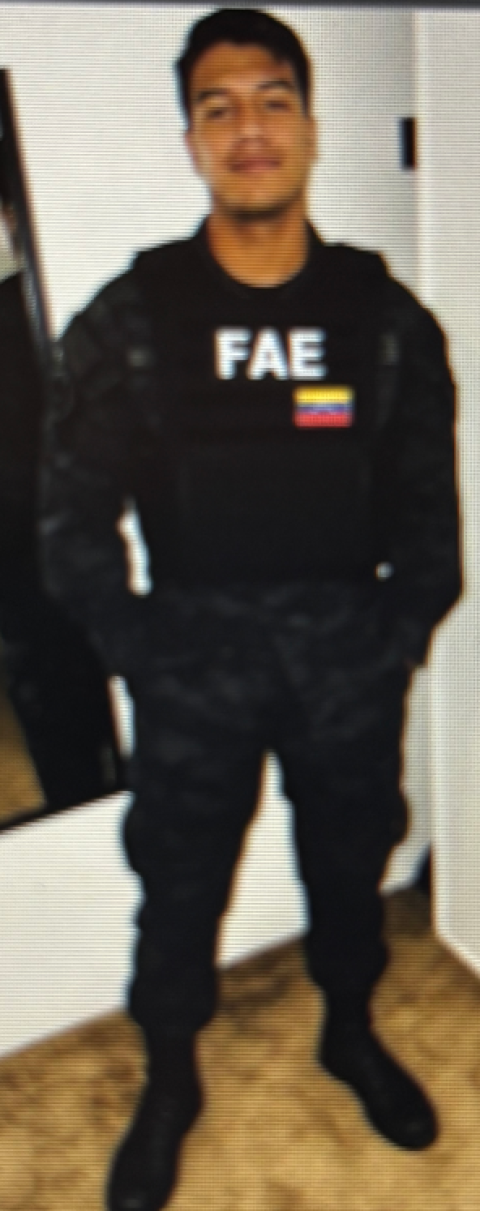 Defendant Maikel Jesus Albornoz-Jimenez, a citizen of Venezuela illegally residing in Nashville, charged in the Middle District of Tennessee wearing what appears to be a Fuerzas de Acciones Especiales de la Policía Nacional Bolivariana (FAES) uniform.