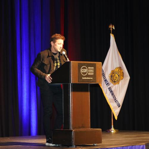 Actor Jeremy Renner standing at the podium.
