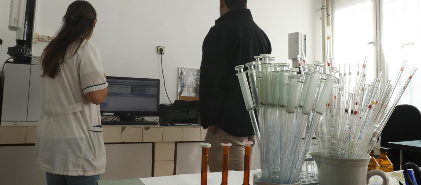 DEA Senior Forensic Chemist Jonathan Duffy training chemists from the Ministry of the Interior and the National Customs Agency