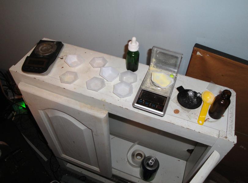 Fentanyl Cutting Table	