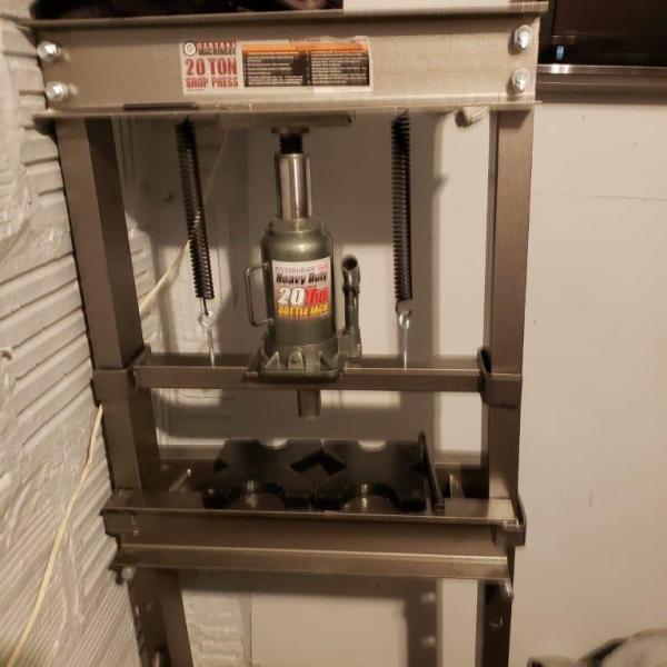 Kilogram press seized in apartment