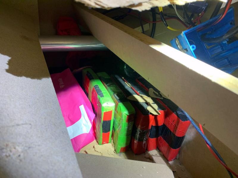 Kilograms concealed in table