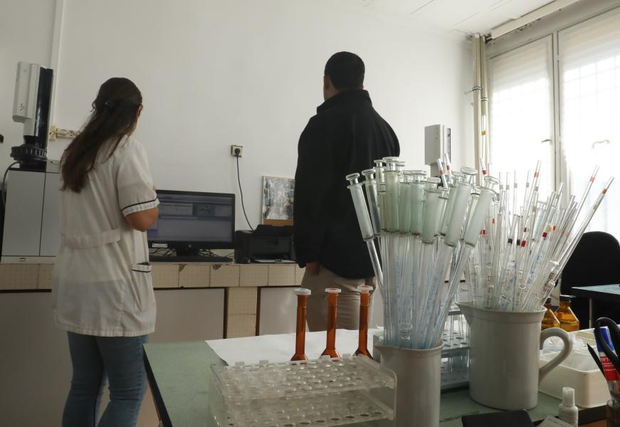 DEA Senior Forensic Chemist Jonathan Duffy training chemists from the Ministry of the Interior and the National Customs Agency