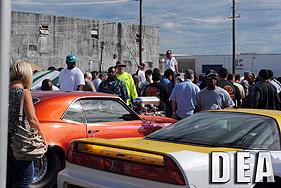 Auctioneer starts the bidding war.