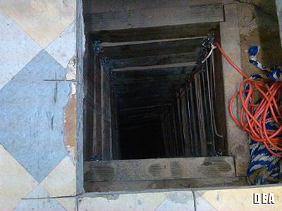 Entryway on US side. 